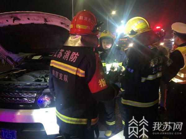 車?yán)锍霈F(xiàn)汽油味代表什么？**石化：危險(xiǎn)、靠邊停車-什么是汽車自燃